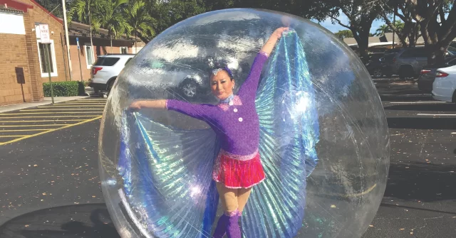 Dancing bubble acrobats